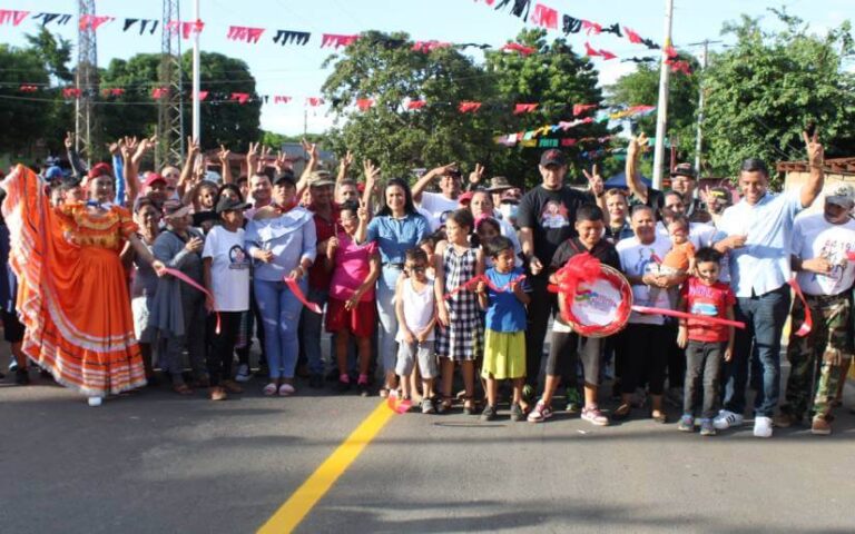 Inauguran 5 cuadras con revestimiento asfáltico en el barrio Georginito