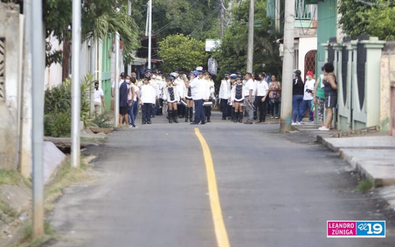 Inauguran calles pavimentadas en el barrio Villa Venezuela