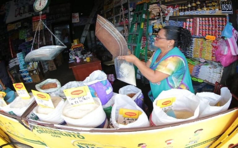 Un total de 7 productos de la canasta básica bajaron de precio