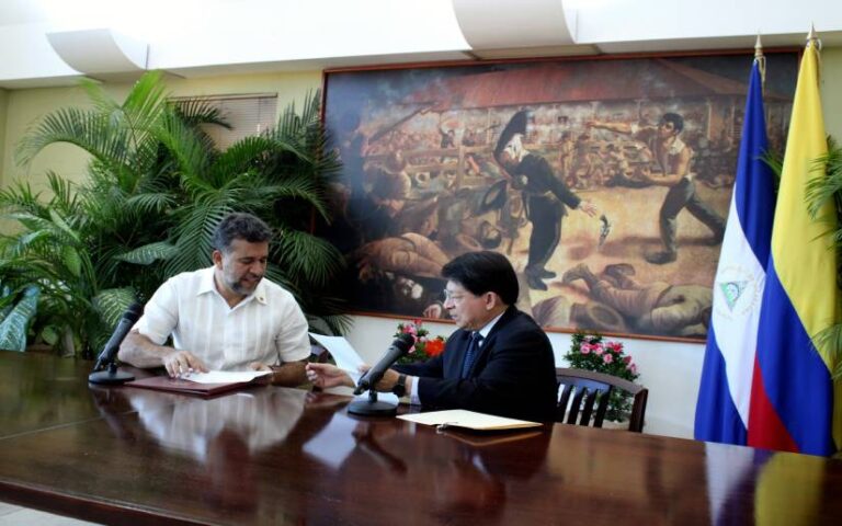 Nuevo embajador de Colombia presenta sus copias de estilo en Nicaragua