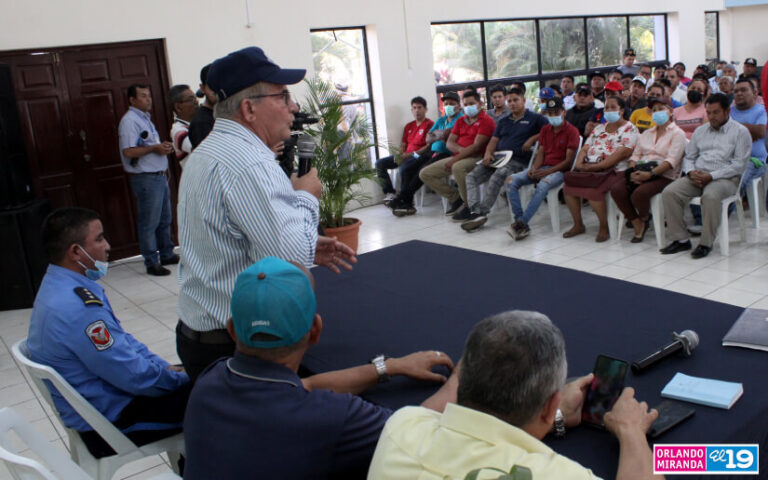 MTI y Policía Nacional capacitan a dueños de caponeras y triciclos