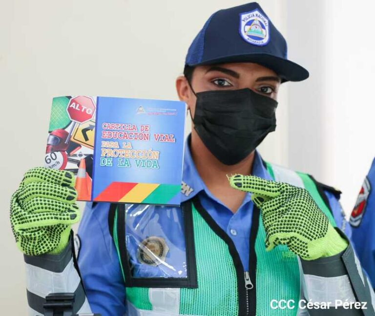Presentan Cartilla de Educación Vial para Protección de la Vida