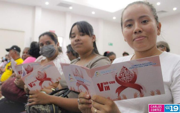 Nicaragua promueve la cartilla “Vivir con VIH”