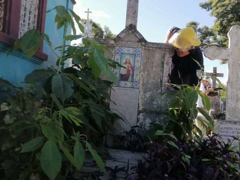 Cementerios capitalinos son inspeccionados por los Bomberos