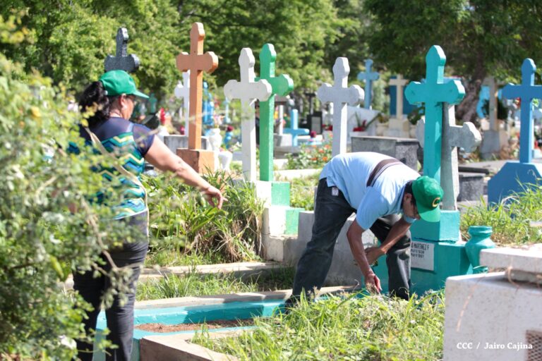Remozan los cementerios en todo el país