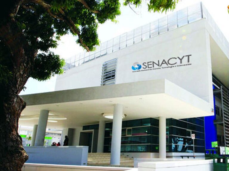 Entregan galardón “Por las Mujeres en la Ciencia 2022” a panameñas