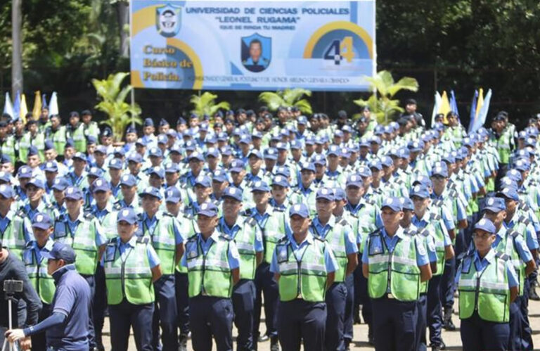 Policía Nacional gradúa a 700 nuevos oficiales