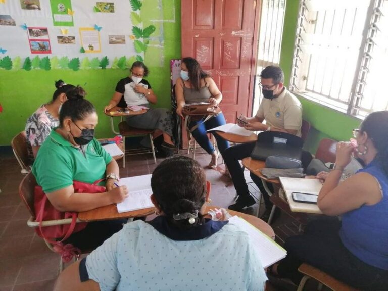 Docentes participan en un encuentro pedagógico