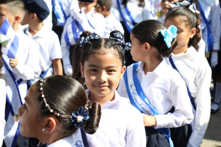 Estudiantes del distrito Vl participan el segundo desfile escolar