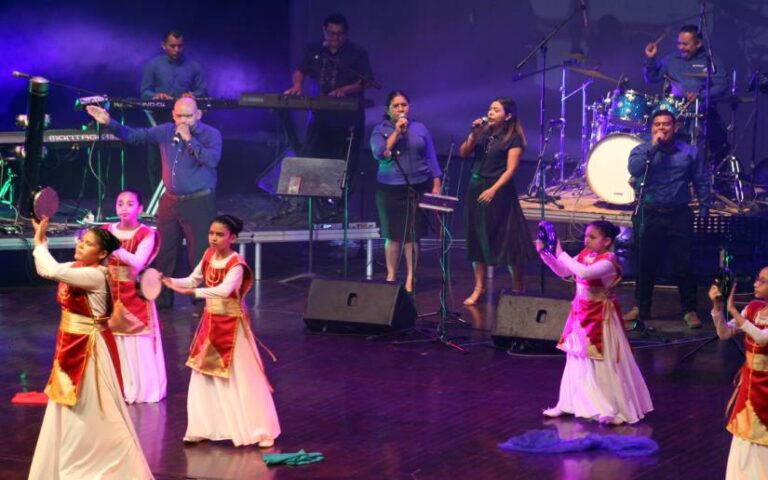 Realizan concierto para adorar y alabar a Dios