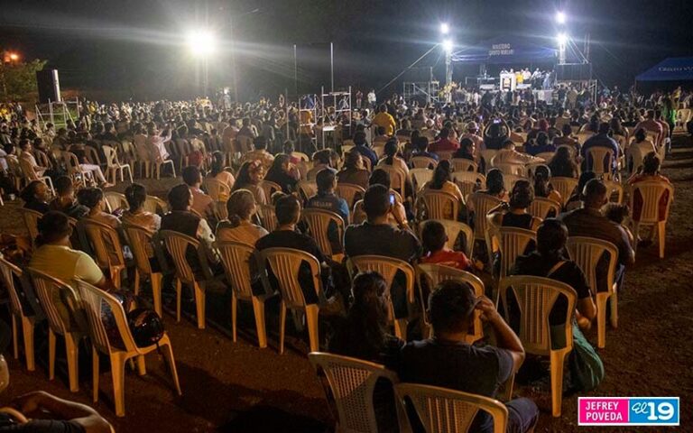 Celebran noche de alabanzas en Managua