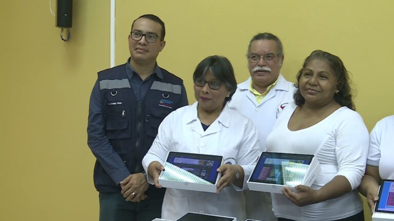 OPS dona a Nicaragua 600 tablets para fortalecer la atención de las familias
