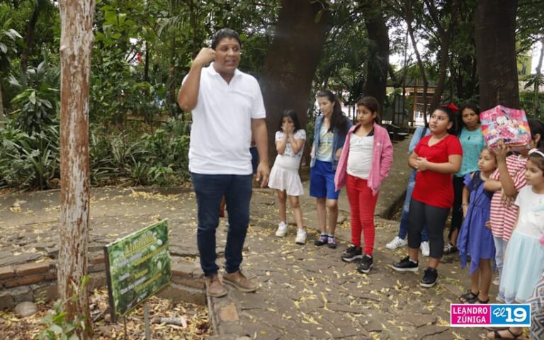 Niños aprenden sobre el cuido del madroño en Managua