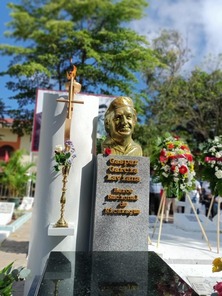 JS inaugura pebetero en el mausoleo de Gaspar García Laviana