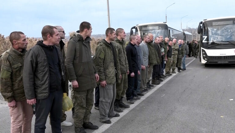 Anuncian nuevo intercambio de prisioneros entre Rusia y Ucrania