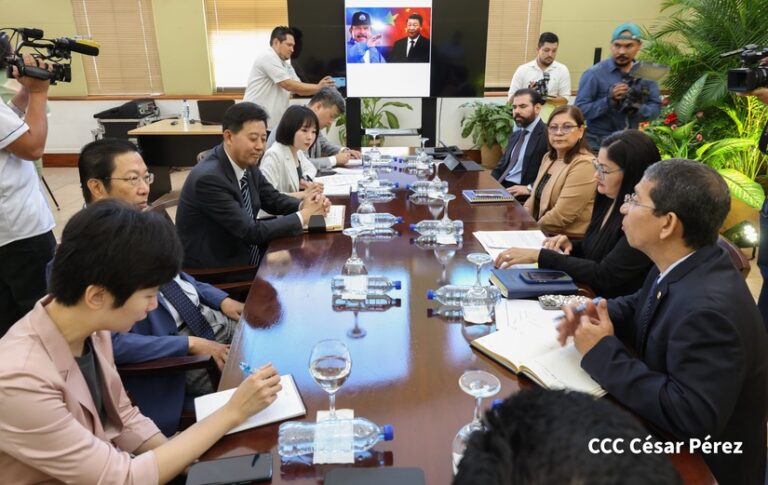 Delegación de Asociación del Pueblo Chino para la Paz y Desarme se reúne con AN