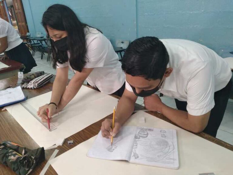 Realizan concurso de dibujo en estudiantes de magisterio