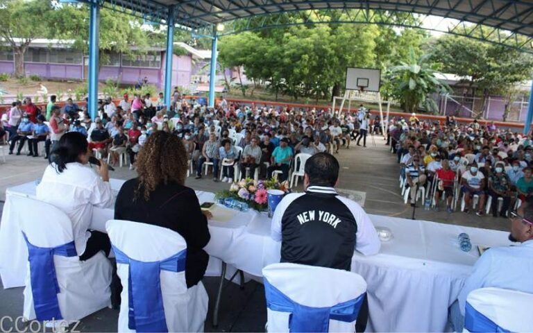 Autoridades de la Alcaldía sostiene encuentro con pobladores del Distrito III