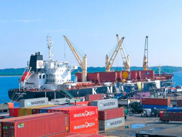 Incrementa importación de vehículos