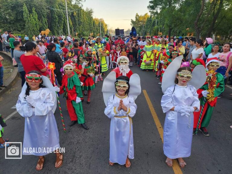 Realizan en León el Carnaval Navideño 2022