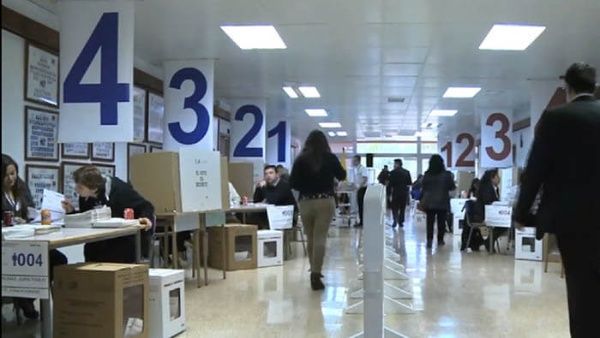 Inauguran segunda vuelta de elecciones en Ecuador