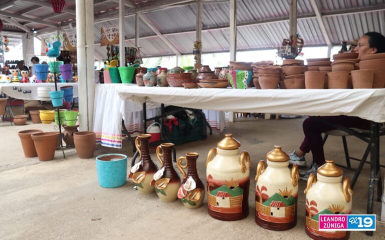 Emprendedores ofertan sus productos a precios asequibles