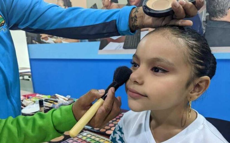 Escuelas Municipales de Danza y Coros en Taller Nacional de Maquillaje Artístico