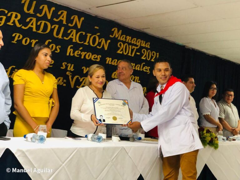 Gradúan a 73 nuevos profesionales en la UNAN-FAREM, Carazo