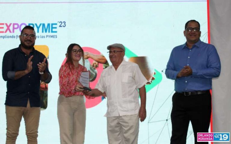 Mefcca entrega reconocimiento a empresas que participan en la Expopyme 2023