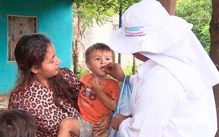 Vacunan contra la Covid-19 a ciudadanos del barrio Rosario Murillo