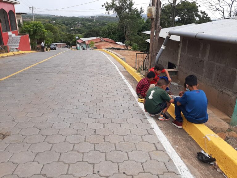 Inauguran dos calles adoquinadas en Juigalpa