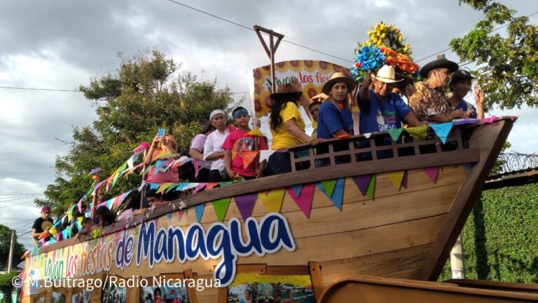 Familias celebran la tradicional Vela del Barco