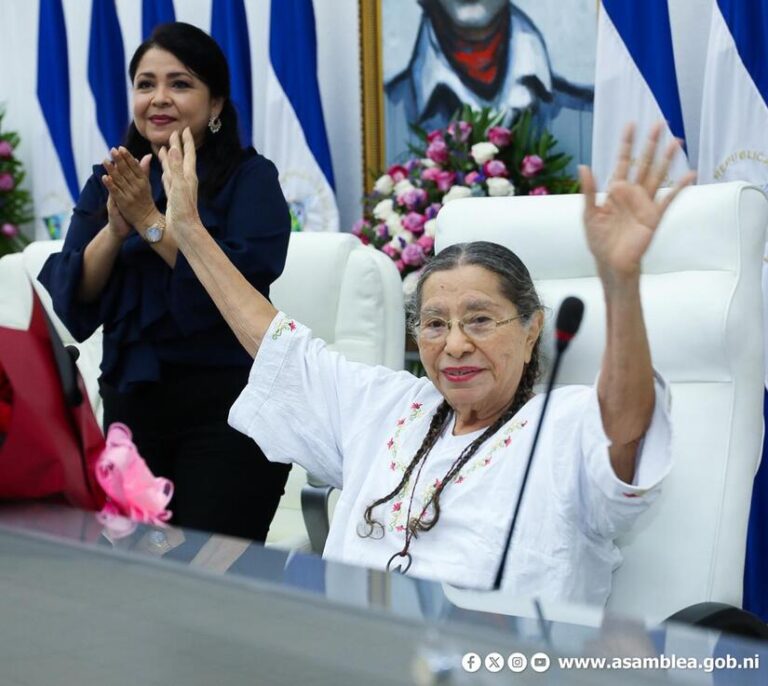  “Nos hemos honrados este día, distinguiendo a la guerrillera heroica ejemplar”, Gladys Báez