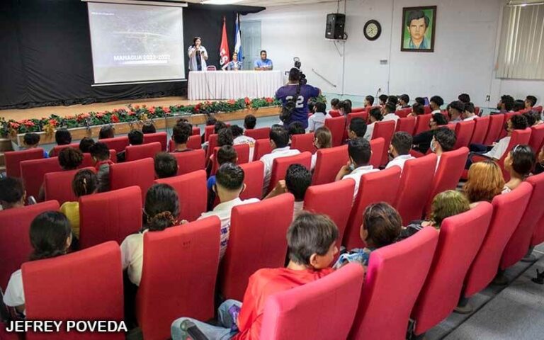 Jóvenes del distrito Vl conocen el plan de gobierno municipal