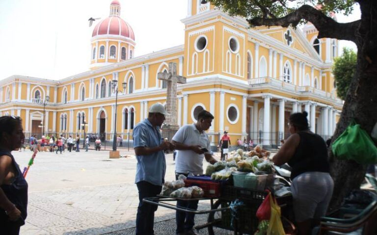 Ciudad de Granada se viste de gala para recibir a turistas