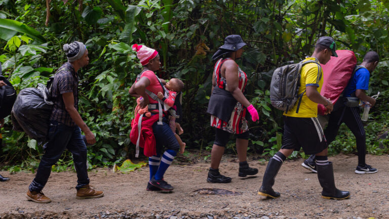 Encuentran a 100 migrantes haitianos en una isla deshabitada