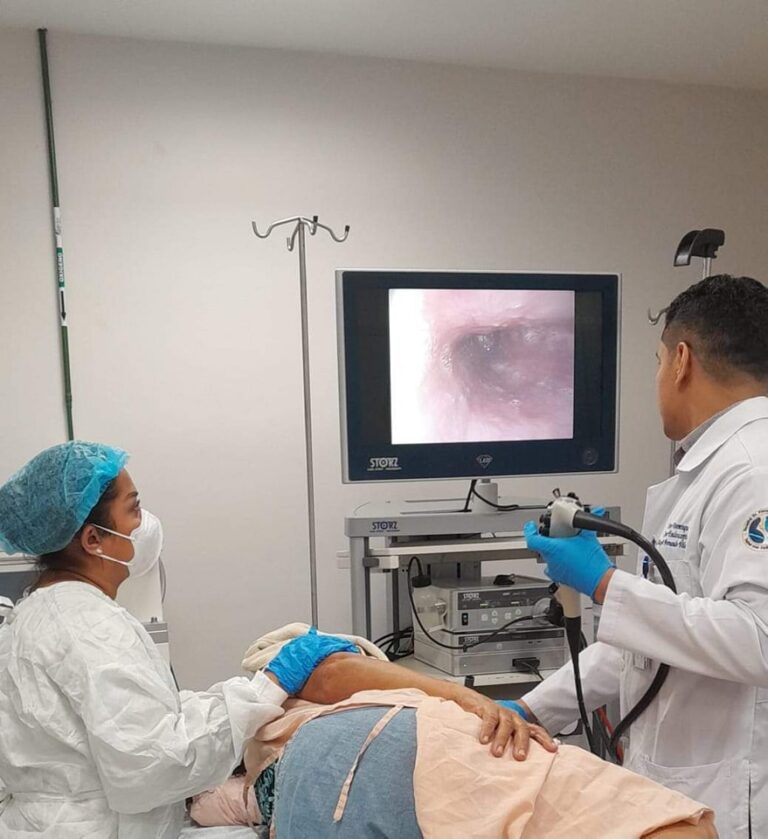 Realizan sesión de gastroscopias a pacientes del Hospital Vélez Paiz