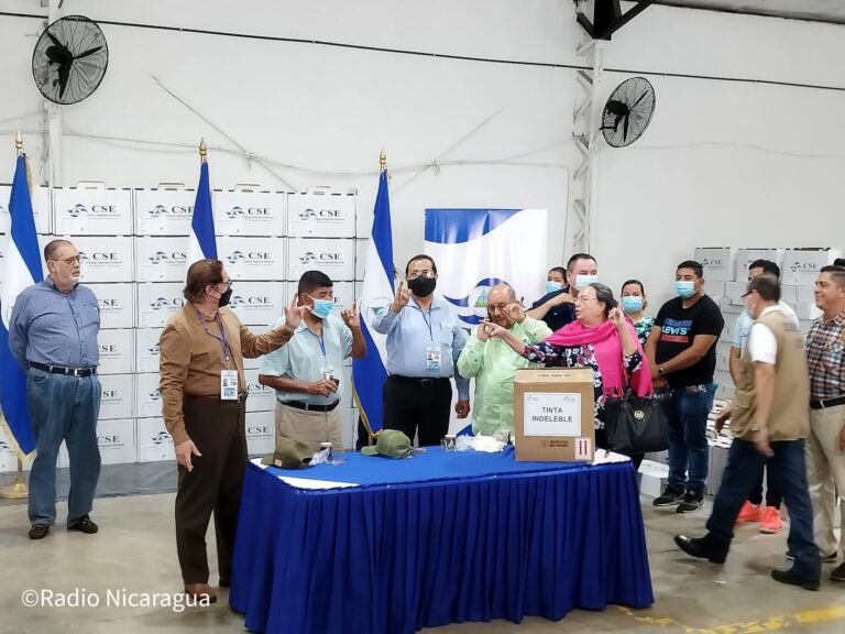 Partidos Políticos constatan calidad de tinta indeleble