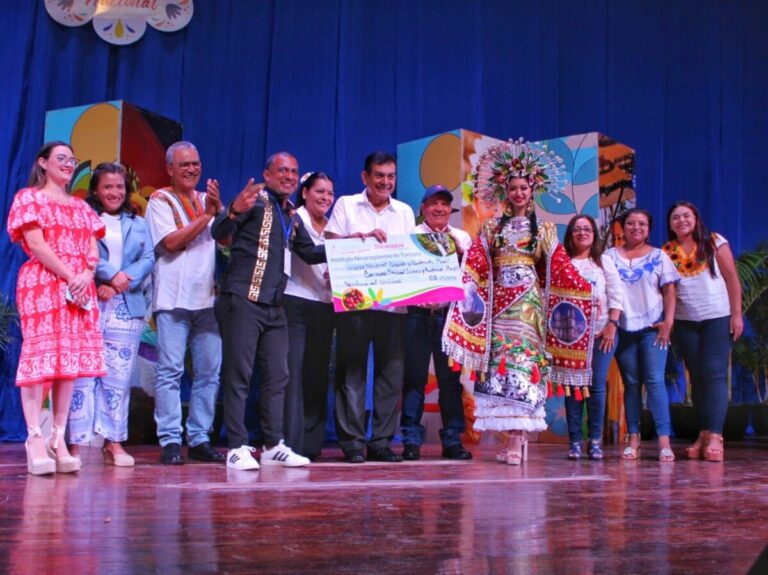 “El Huipil nicaragüense brilla en concurso nacional de diseño”
