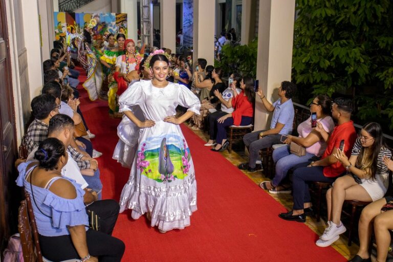 Mil 200 parejas se preparan para celebrar Día Nacional del Huipil