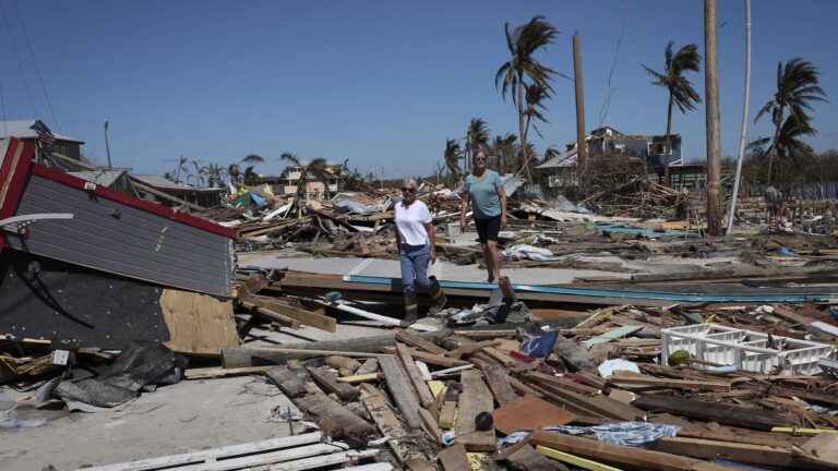 Asciende a 103 los fallecidos por paso del huracán Ian en EEUU