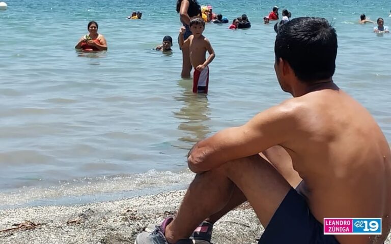 Turistas disfrutan de la paradisiaca Laguna de Xiloá