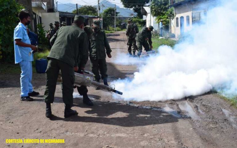 Ejército de Nicaragua participa en jornada de fumigación