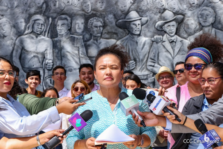 Rosario Murillo, saluda a los Comunicadores Patrióticos de Nicaragua,