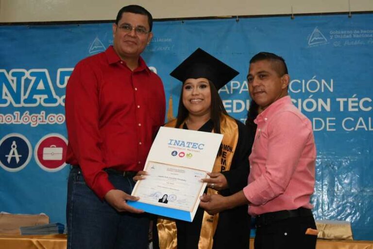 Más de 300 jóvenes concluyen su formación técnica en Managua
