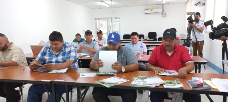 Capacitan sobre elaboración de insumos orgánicos y biológicos