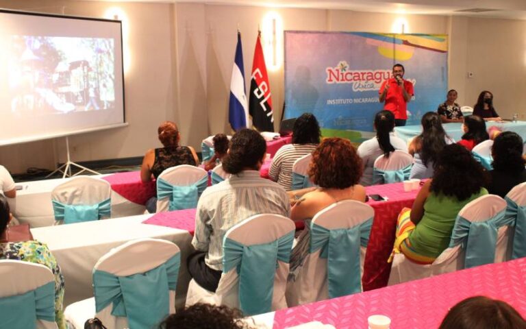 Entregan certificados a emprendedores de Managua