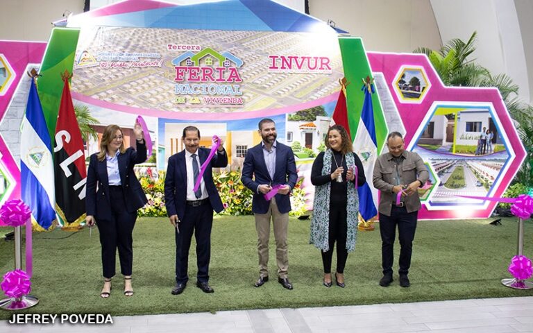 Familias visitan la Tercera Feria Nacional de la Vivienda