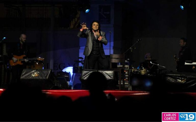 Los Iracundos festejan a las madres nicaragüenses