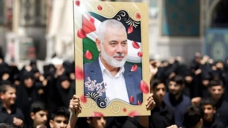 Realizan funeral multitudinario del mártir Haniya en Teherán